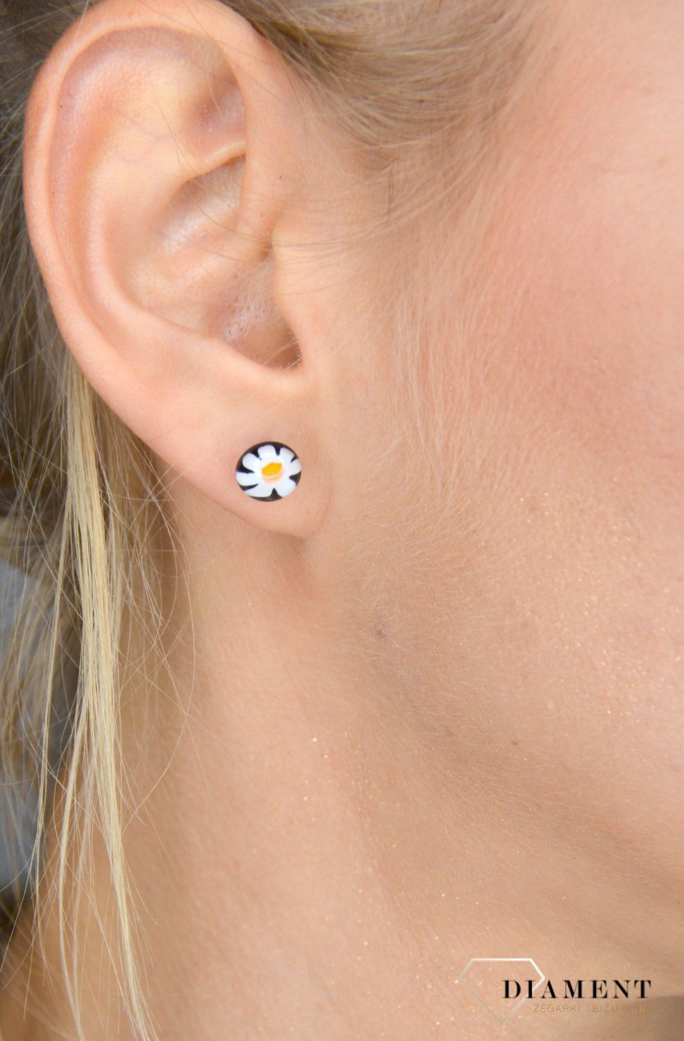 Kolczyki szkło weneckie czarne z białym kwiatem Murano 03.jpg